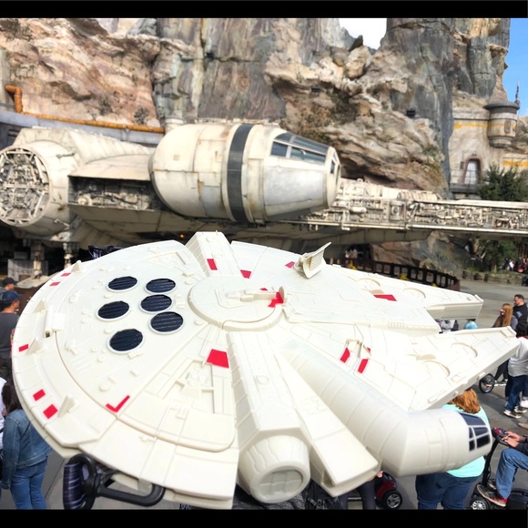 Millennium Falcon popcorn bucket - Picture 4 of 13